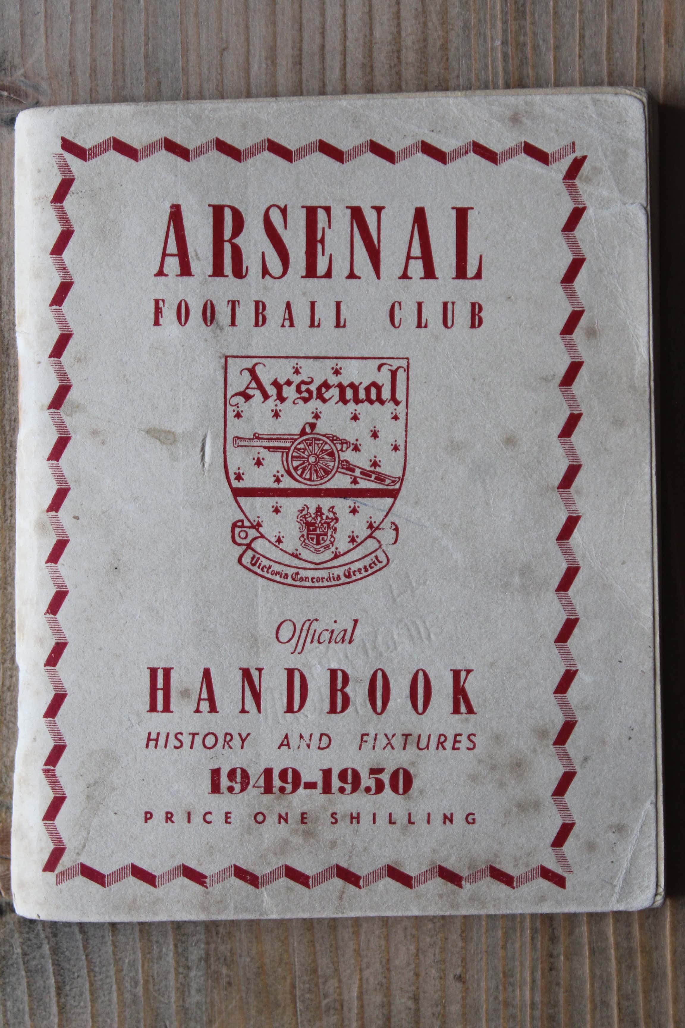 Arsenal Handbook/Yearbook v Arsenal Handbook/Yearbook