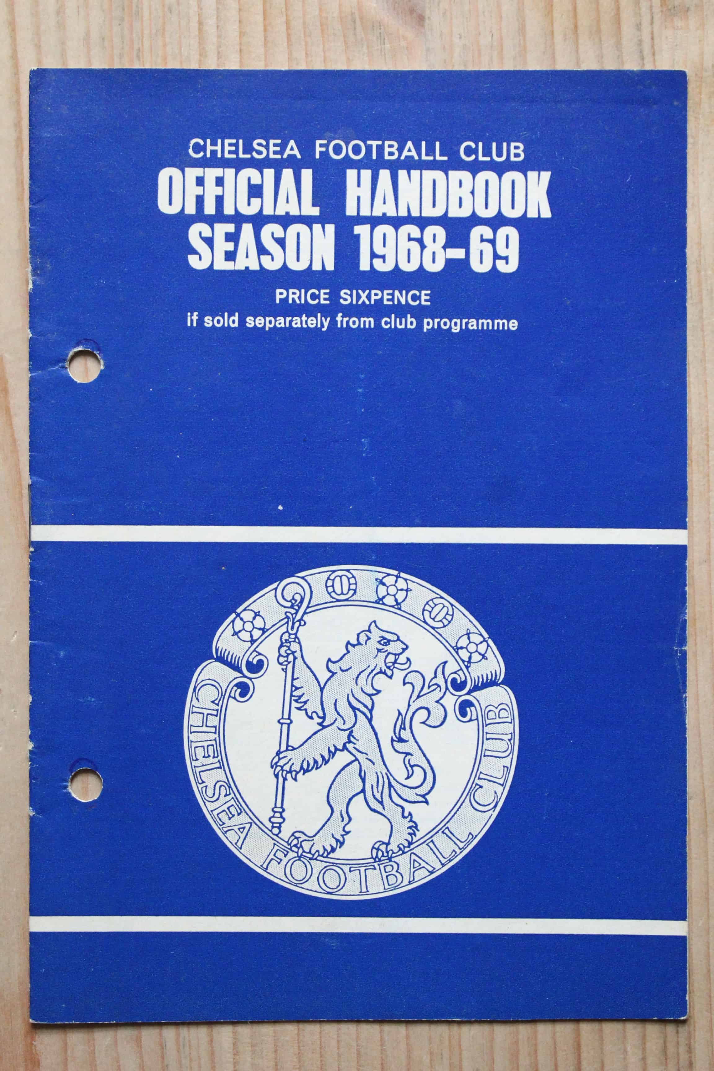 Chelsea Handbook/Yearbook v Chelsea Handbook/Yearbook