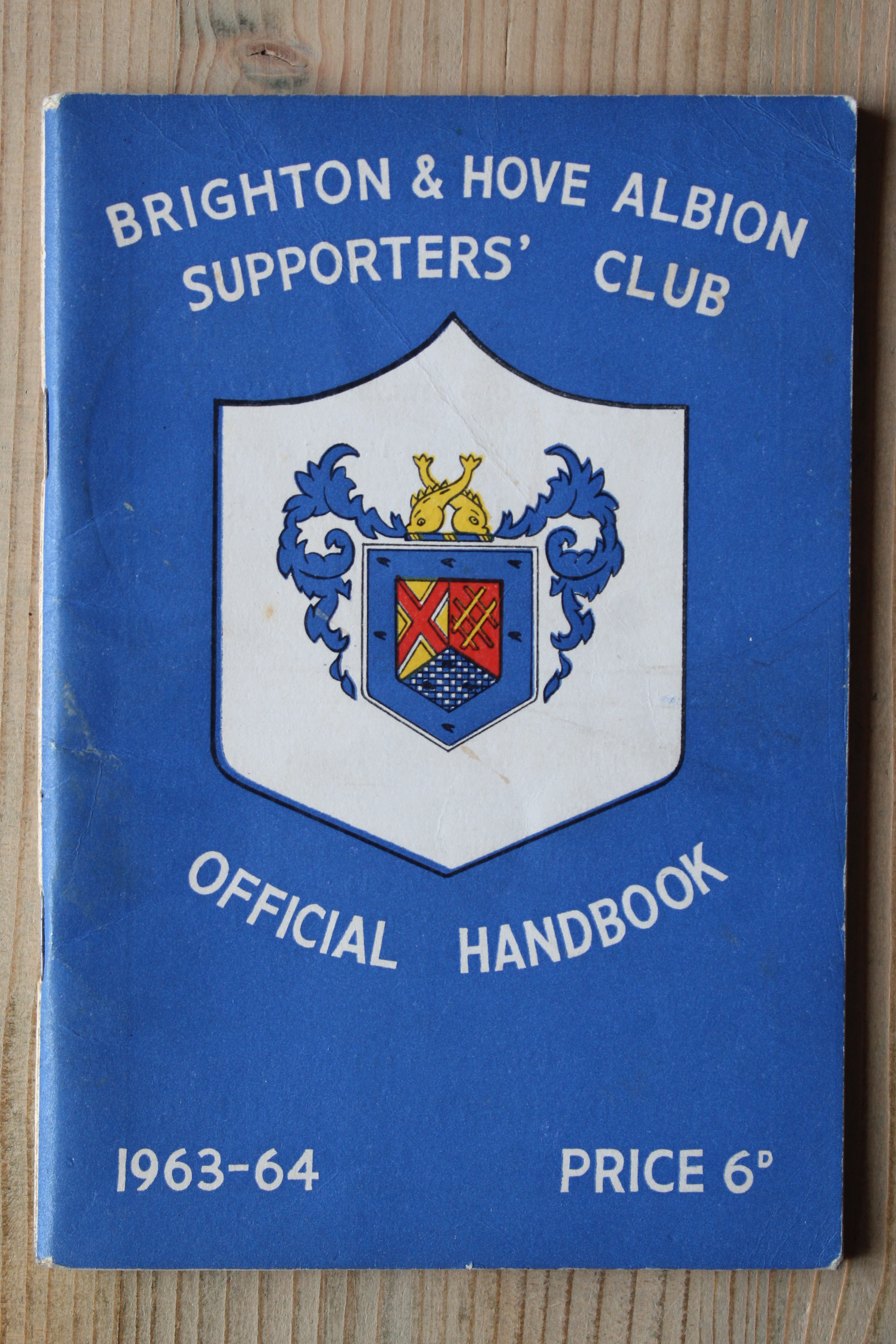Brighton & Hove Albion Handbook/Yearbook v Brighton & Hove Albion Handbook/Yearbook