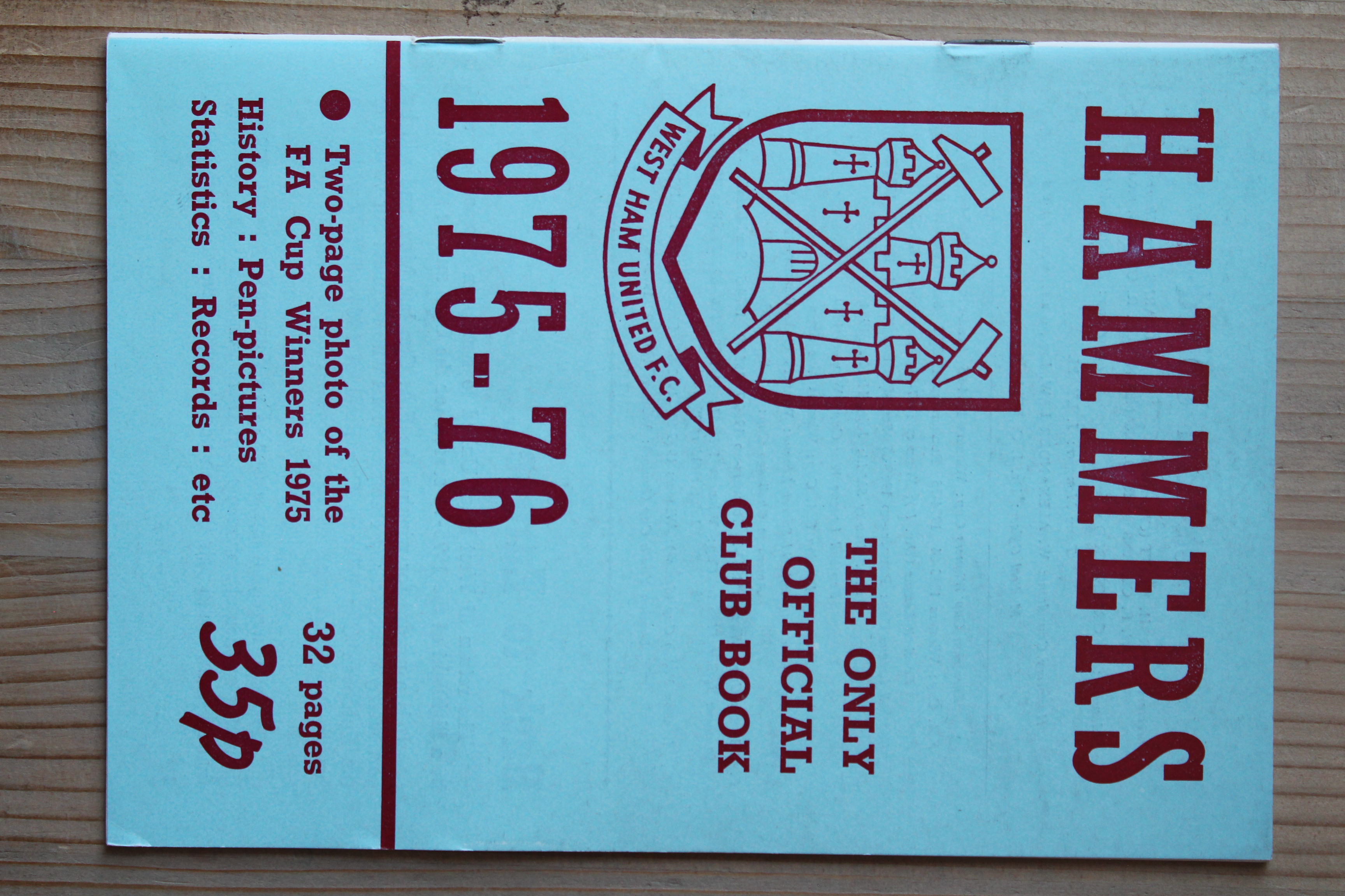 West Ham United Handbook/Yearbook v West Ham United Handbook/Yearbook
