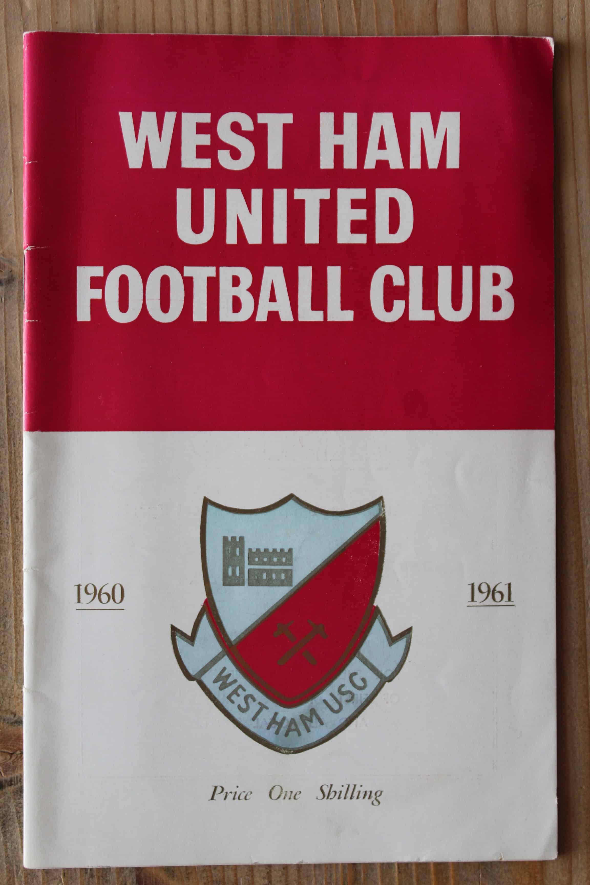 West Ham United Handbook/Yearbook v West Ham United Handbook/Yearbook