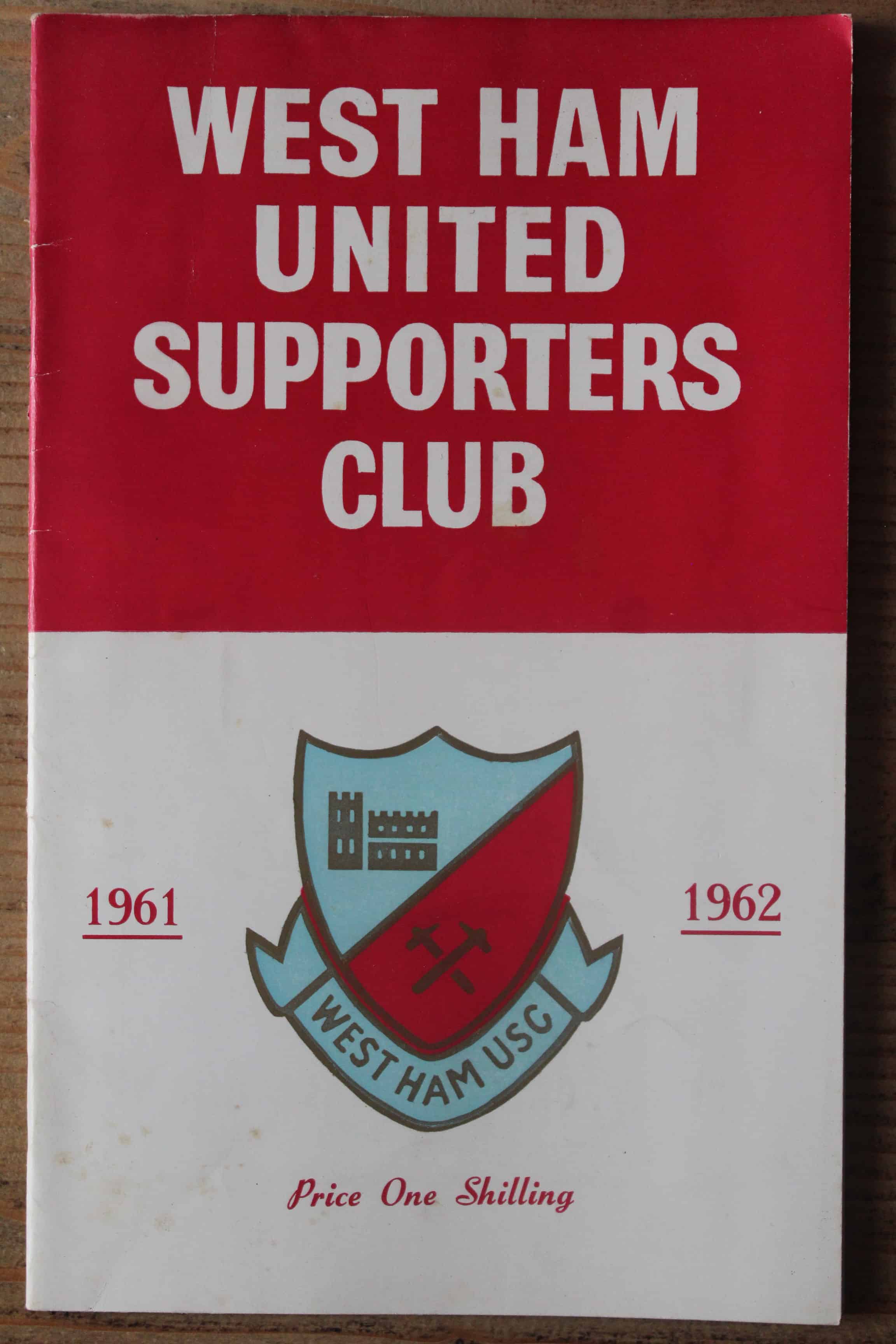 West Ham United Handbook/Yearbook v West Ham United Handbook/Yearbook