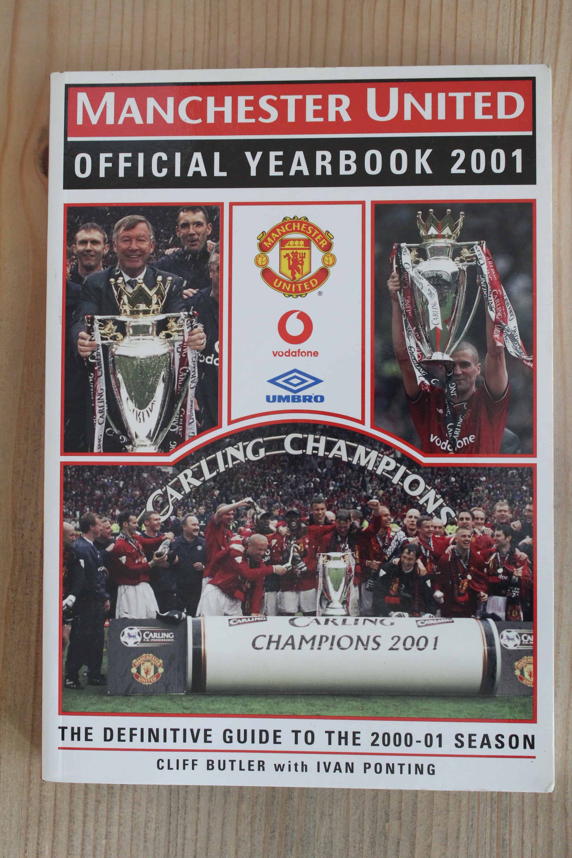 Manchester United Handbook/Yearbook v Manchester United Handbook/Yearbook