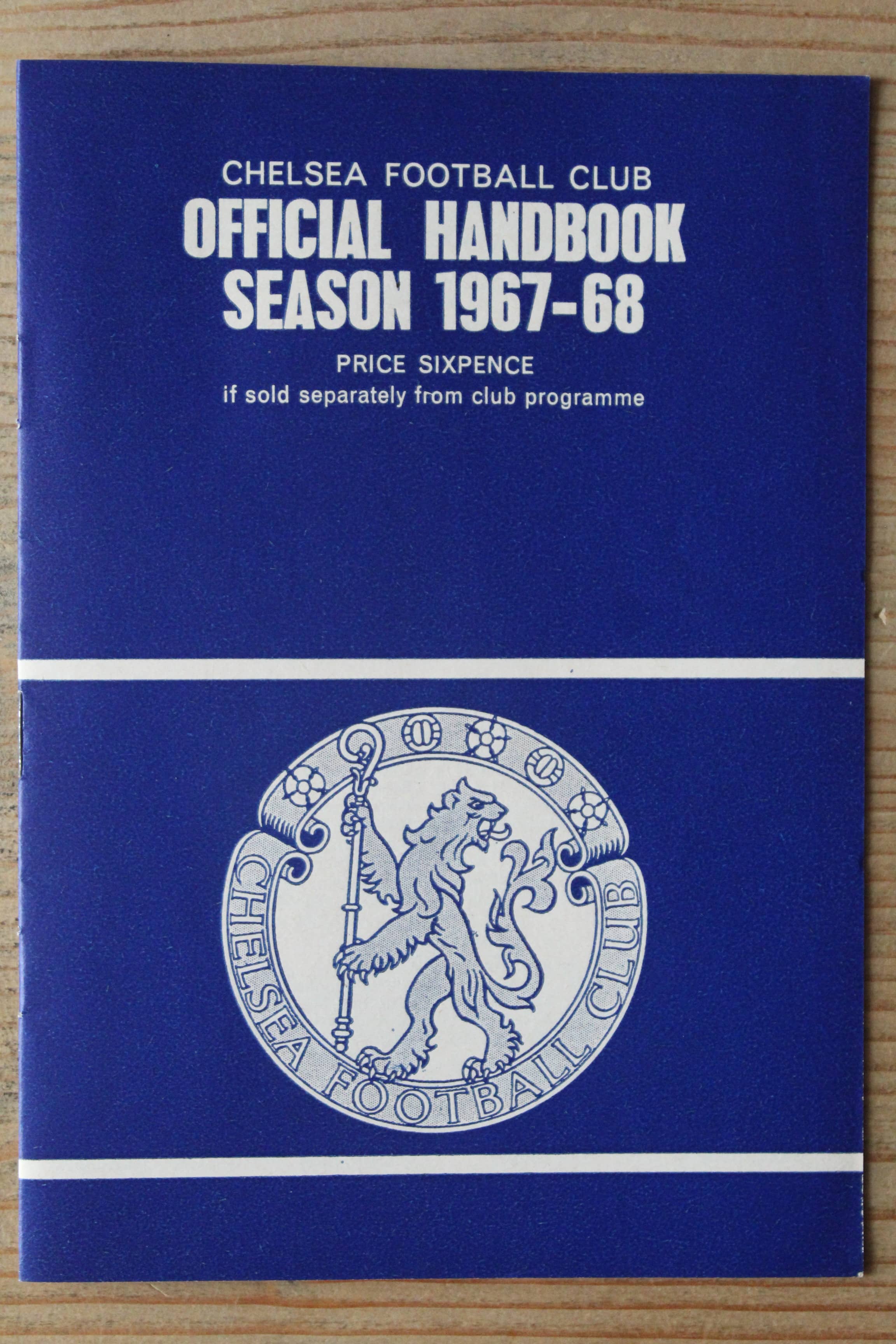 Chelsea Handbook/Yearbook v Chelsea Handbook/Yearbook