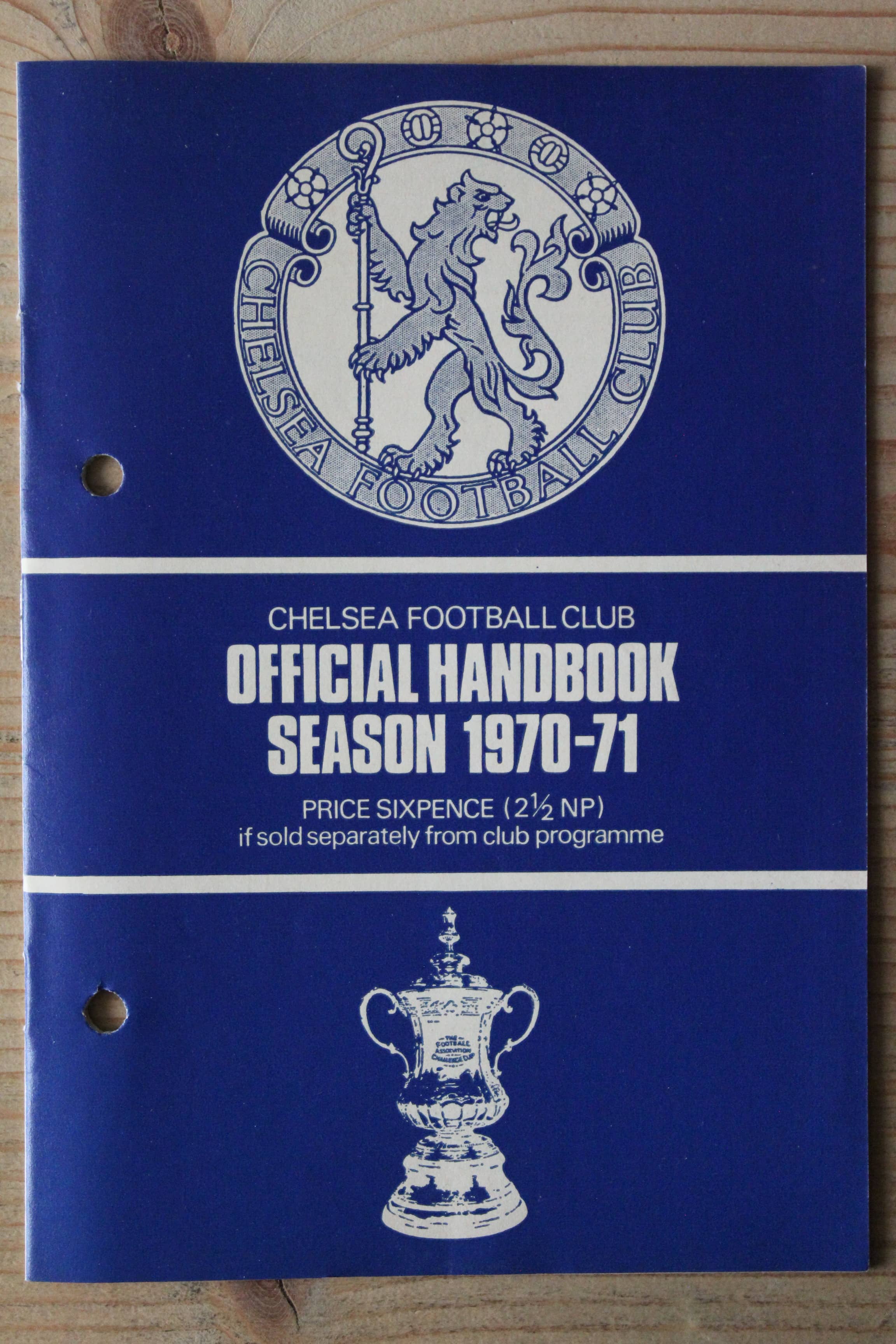 Chelsea Handbook/Yearbook v Chelsea Handbook/Yearbook