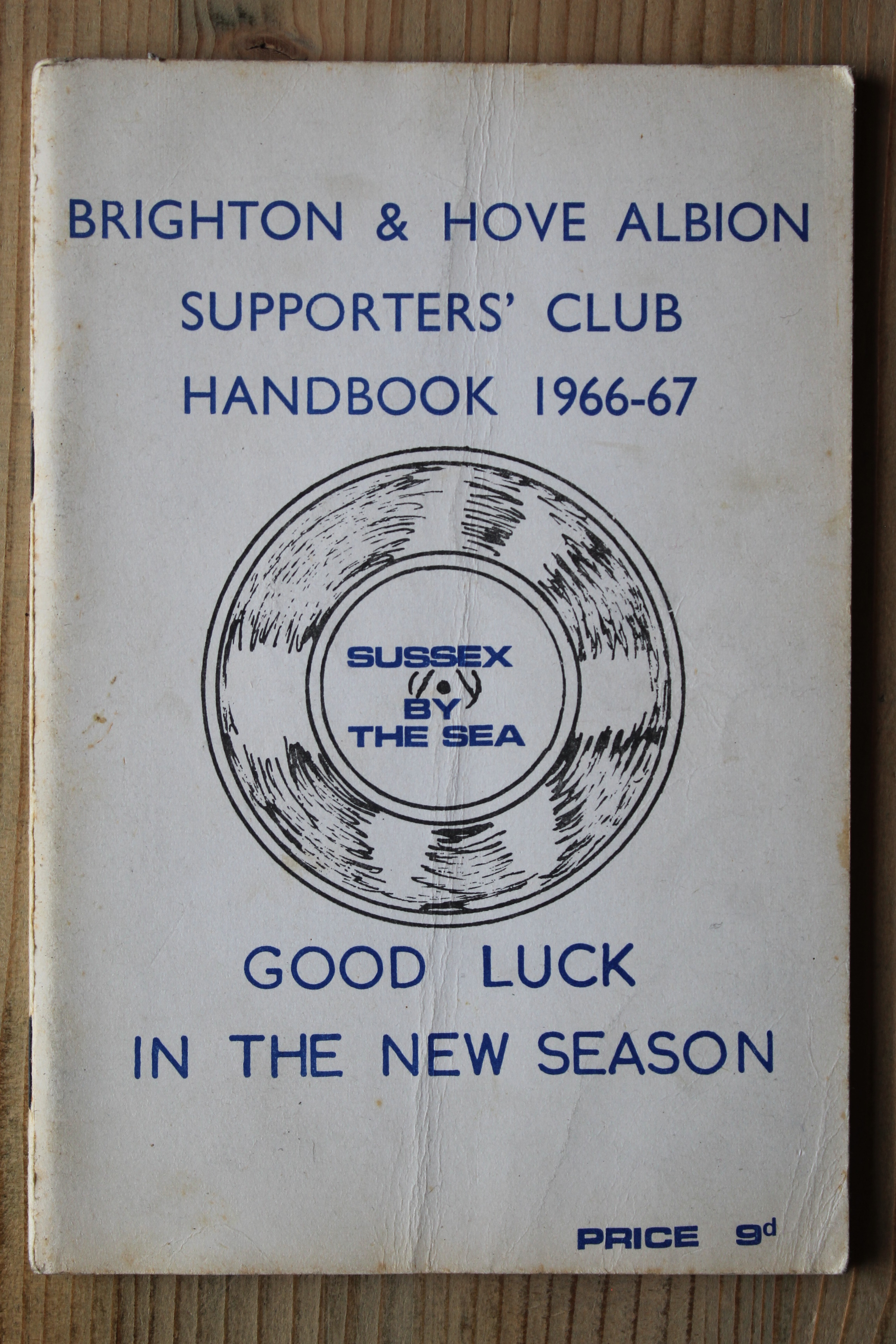 Brighton & Hove Albion Handbook/Yearbook v Brighton & Hove Albion Handbook/Yearbook