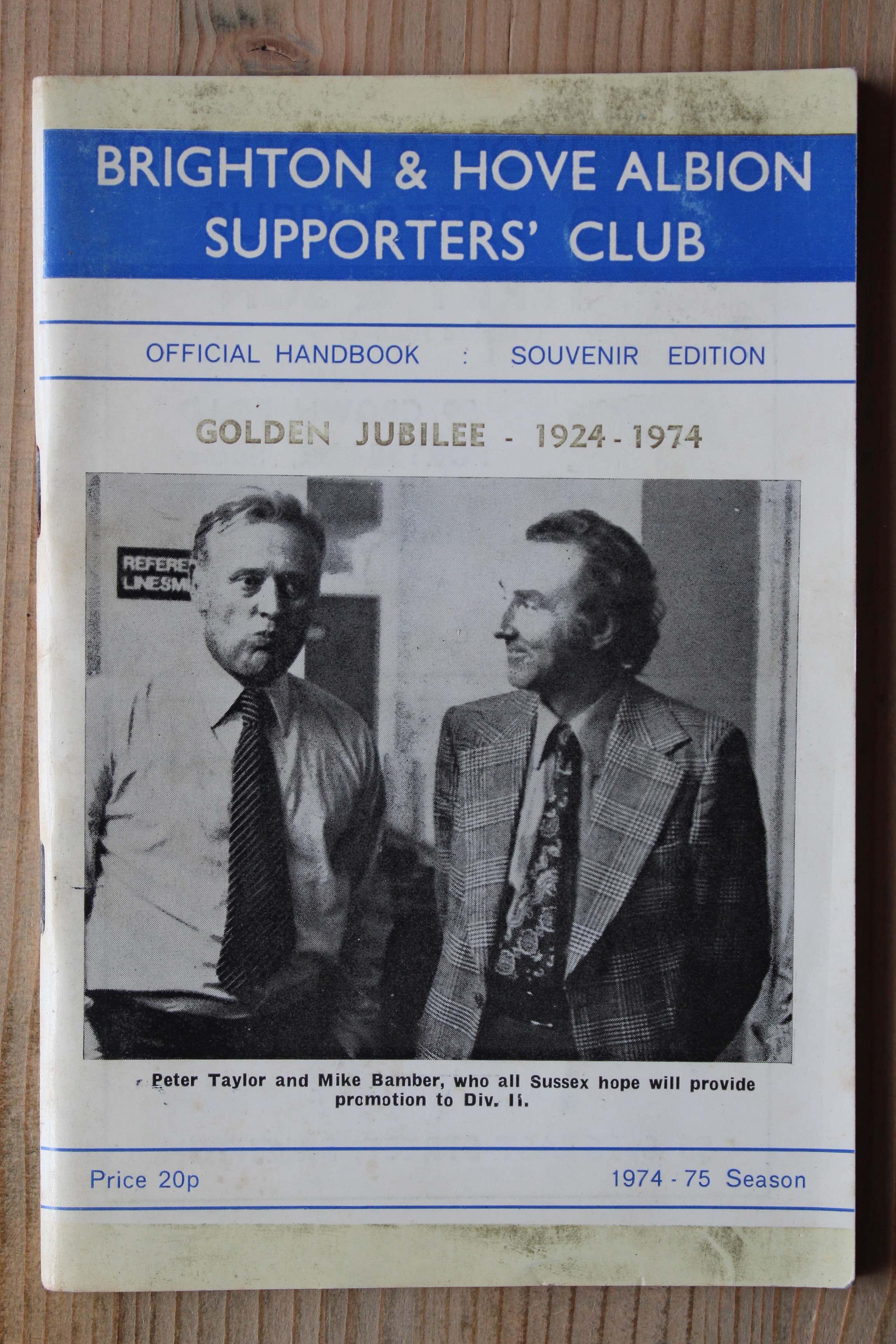 Brighton & Hove Albion Handbook/Yearbook v Brighton & Hove Albion Handbook/Yearbook